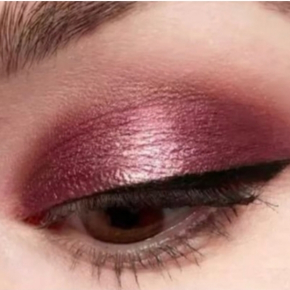 NEW Stila Glitter & Glow Liquid Eye Shadow - Pigalle - Picture 2 of 7